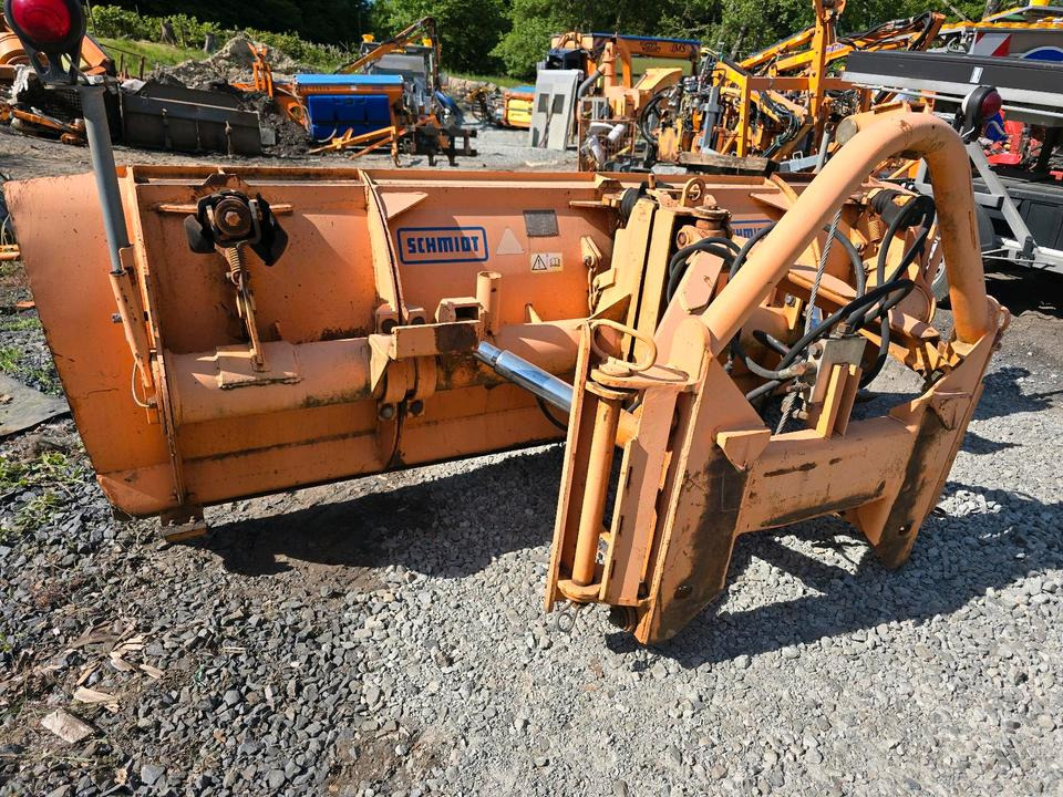 Schmidt Schneepflug E3.2 3m. Schneeschild Schneeschieber Schmidt MS MF 2.4 Epoke passend für Unimog 424 427 405 U 300 400 500 318 323 423 218 430 429 530 527 535 Mercedes-Benz Winterdienst - Snow plough: picture 1 Schmidt Schneepflug E3.2 3m. Schneeschild Schneeschieber Schmidt MS MF 2.4 Epoke passend für Unimog 424 427 405 U 300 400 500 318 323 423 218 430 429 530 527 535 Mercedes-Benz Winterdienst - Snow plough: picture 1