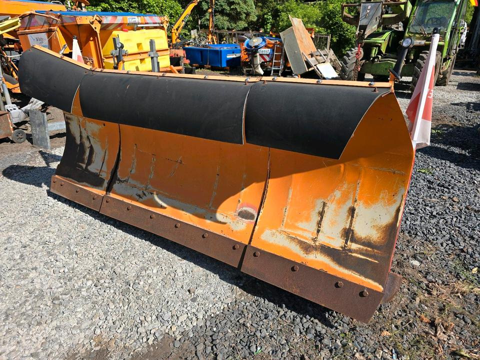 Schneepflug Gmeiner GVS 250 Kahlbacher 3m. Schneeschild Schneeschieber Schmidt Epoke passend für Unimog 424 427 405 U 300 400 500 318 323 423 218 430 429 530 527 535 Mercedes-Benz Winterdienst - Snow plough: picture 4 Schneepflug Gmeiner GVS 250 Kahlbacher 3m. Schneeschild Schneeschieber Schmidt Epoke passend für Unimog 424 427 405 U 300 400 500 318 323 423 218 430 429 530 527 535 Mercedes-Benz Winterdienst - Snow plough: picture 4