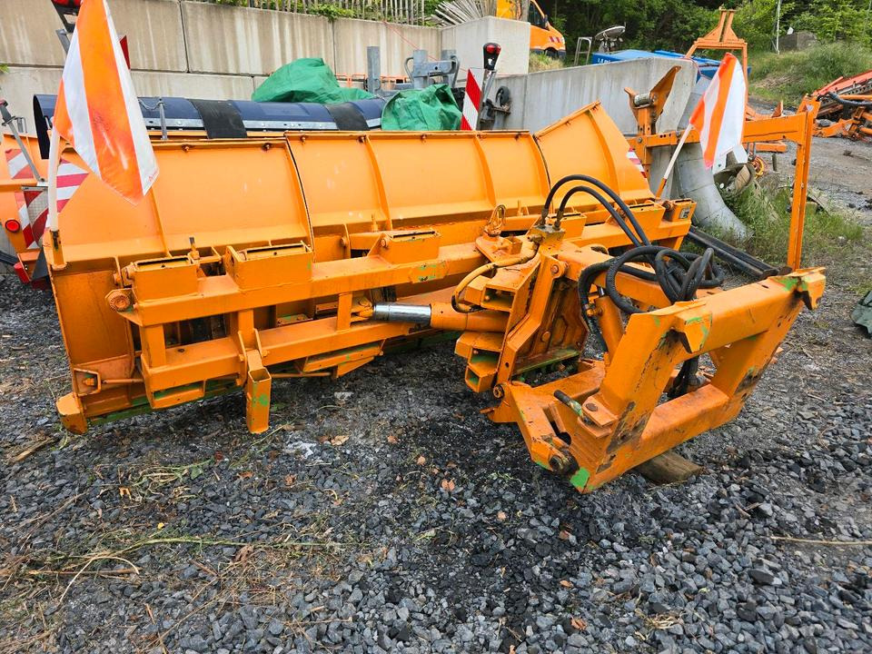 Schneepflug Kahlbacher 3m. Schneeschild Schneeschieber Schmidt Epoke passend für Unimog 424 427 405 U 300 400 500 318 323 423 218 430 429 530 527 535 Mercedes-Benz Winterdienst - Snow plough: picture 3 Schneepflug Kahlbacher 3m. Schneeschild Schneeschieber Schmidt Epoke passend für Unimog 424 427 405 U 300 400 500 318 323 423 218 430 429 530 527 535 Mercedes-Benz Winterdienst - Snow plough: picture 3