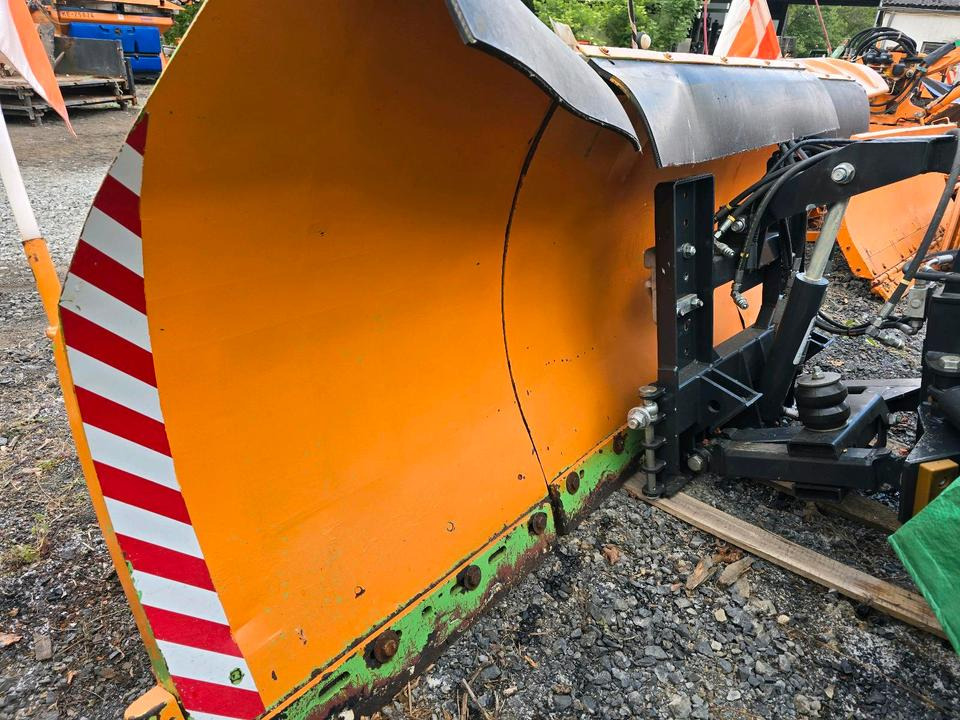 Schneepflug Kahlbacher 3m. Schneeschild Schneeschieber Schmidt Epoke passend für Unimog 424 427 405 U 300 400 500 318 323 423 218 430 429 530 527 535 Mercedes-Benz Winterdienst - Snow plough: picture 4 Schneepflug Kahlbacher 3m. Schneeschild Schneeschieber Schmidt Epoke passend für Unimog 424 427 405 U 300 400 500 318 323 423 218 430 429 530 527 535 Mercedes-Benz Winterdienst - Snow plough: picture 4