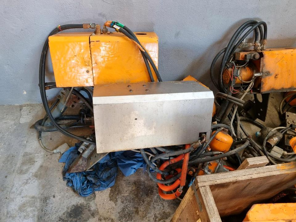 Schneepflughydraulik Schmidt Beilhack Elektrohydraulik Schneepflüge Schneeschild Schneeschieber LKW Unimog Bordcomputer Steuerung - ECU for Municipal/ Special vehicle: picture 3 Schneepflughydraulik Schmidt Beilhack Elektrohydraulik Schneepflüge Schneeschild Schneeschieber LKW Unimog Bordcomputer Steuerung - ECU for Municipal/ Special vehicle: picture 3