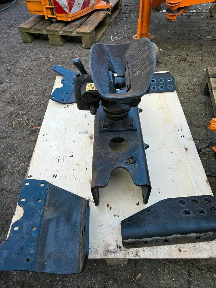 Unimog Anhängerkupplung mit Q36 Querträger für U 430 427 423 530 527 318 400 500 Mercedes-Benz Kupplung - Spare parts for Trailer: picture 4 Unimog Anhängerkupplung mit Q36 Querträger für U 430 427 423 530 527 318 400 500 Mercedes-Benz Kupplung - Spare parts for Trailer: picture 4