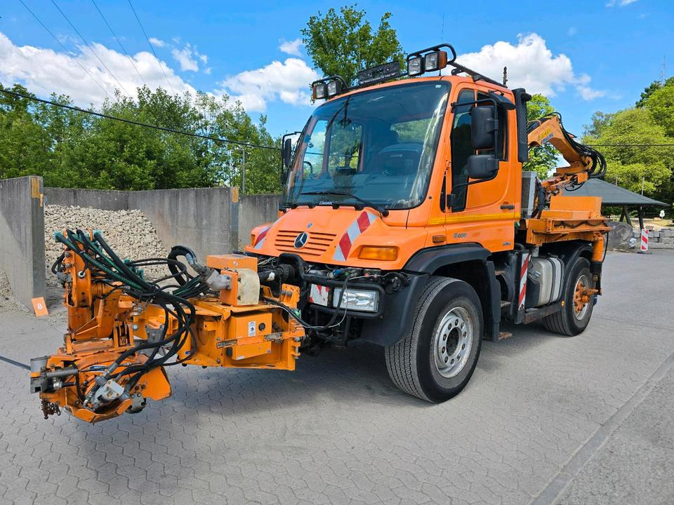Unimog U400 405/12 6-Zylinder mit Mulag Böschungsmäher Böschungsmulcher Frontmäher Randstreifenmäher Mercedes-Benz U 400 300 500 - Snow removal vehicle: picture 1 Unimog U400 405/12 6-Zylinder mit Mulag Böschungsmäher Böschungsmulcher Frontmäher Randstreifenmäher Mercedes-Benz U 400 300 500 - Snow removal vehicle: picture 1