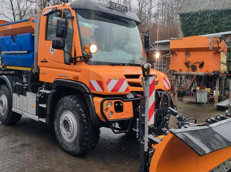 Zu vermieten Unimog 405 U427 Winterdienst Schmidt Salzstreuer 423 429 430 Mercedes Benz 318 527 Vermietung - Snow removal vehicle: picture 4 Zu vermieten Unimog 405 U427 Winterdienst Schmidt Salzstreuer 423 429 430 Mercedes Benz 318 527 Vermietung - Snow removal vehicle: picture 4