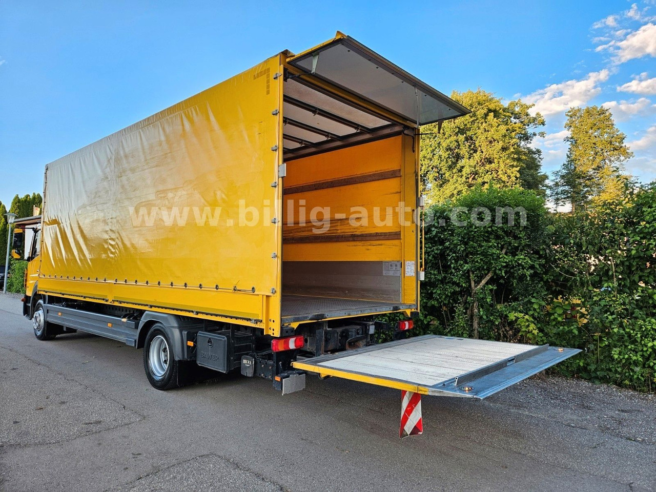 Mercedes-Benz Atego 1327 L * BREMS/SPUR-ASS*DIFF.*LBW*AHK*7.2m - Curtainsider truck: picture 1 Mercedes-Benz Atego 1327 L * BREMS/SPUR-ASS*DIFF.*LBW*AHK*7.2m - Curtainsider truck: picture 1