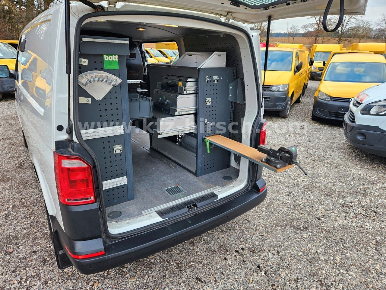 Volkswagen T6 Auto/ DSG Bott Sortimo Stdhzg Behindertenger. - Passenger van: picture 2 Volkswagen T6 Auto/ DSG Bott Sortimo Stdhzg Behindertenger. - Passenger van: picture 2