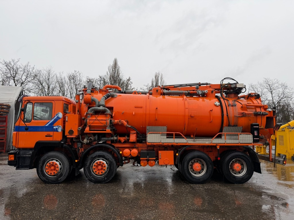 MAN 32.402 VF 8x4 - Vacuum truck: picture 1 MAN 32.402 VF 8x4 - Vacuum truck: picture 1