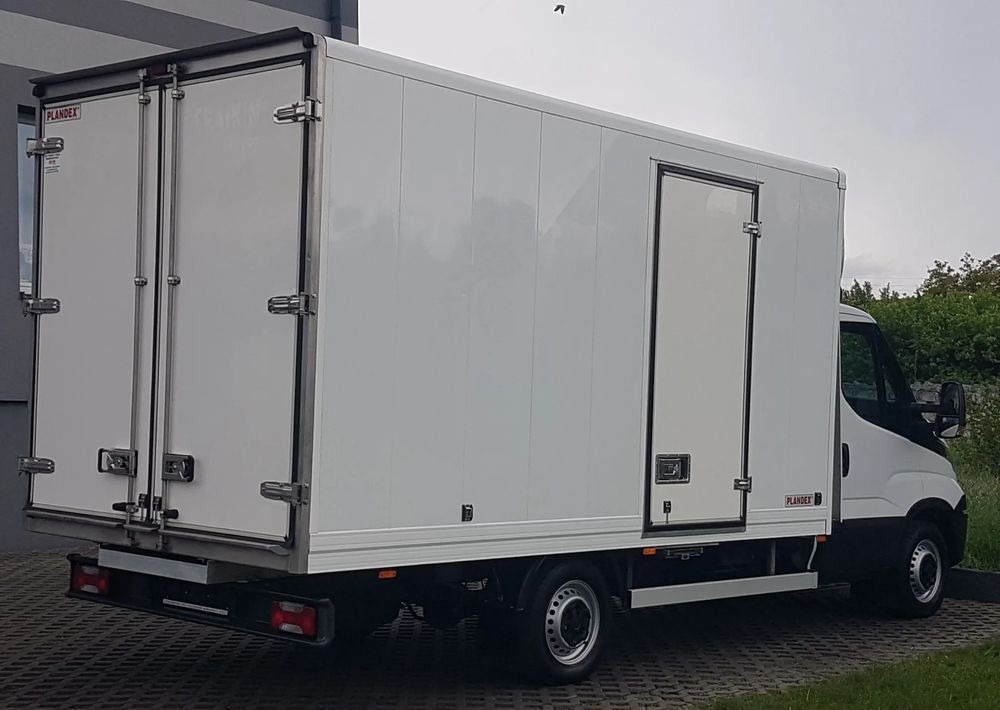 Iveco DAILY 3,0 KLIMA 8EP KONTENER 4,22x2,10x2,11 AC KRAJOWY DMC 3500 KG 35S15 - Box van: picture 4 Iveco DAILY 3,0 KLIMA 8EP KONTENER 4,22x2,10x2,11 AC KRAJOWY DMC 3500 KG 35S15 - Box van: picture 4