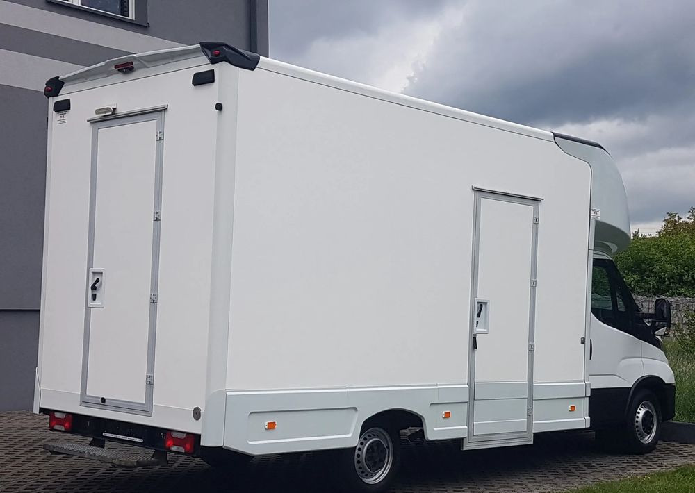 Iveco DAILY KONTENER NISKOPODŁOGOWY 4,43x2,23x2,42 SKLEP FOODTRUCK BAR KLIMA KONIOWÓZ KAMPER - Box van: picture 4 Iveco DAILY KONTENER NISKOPODŁOGOWY 4,43x2,23x2,42 SKLEP FOODTRUCK BAR KLIMA KONIOWÓZ KAMPER - Box van: picture 4