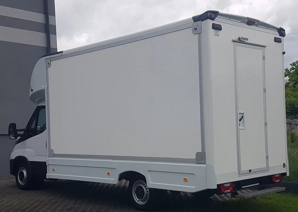 Iveco DAILY KONTENER NISKOPODŁOGOWY 4,43x2,23x2,42 SKLEP FOODTRUCK BAR KLIMA KONIOWÓZ KAMPER - Box van: picture 3 Iveco DAILY KONTENER NISKOPODŁOGOWY 4,43x2,23x2,42 SKLEP FOODTRUCK BAR KLIMA KONIOWÓZ KAMPER - Box van: picture 3