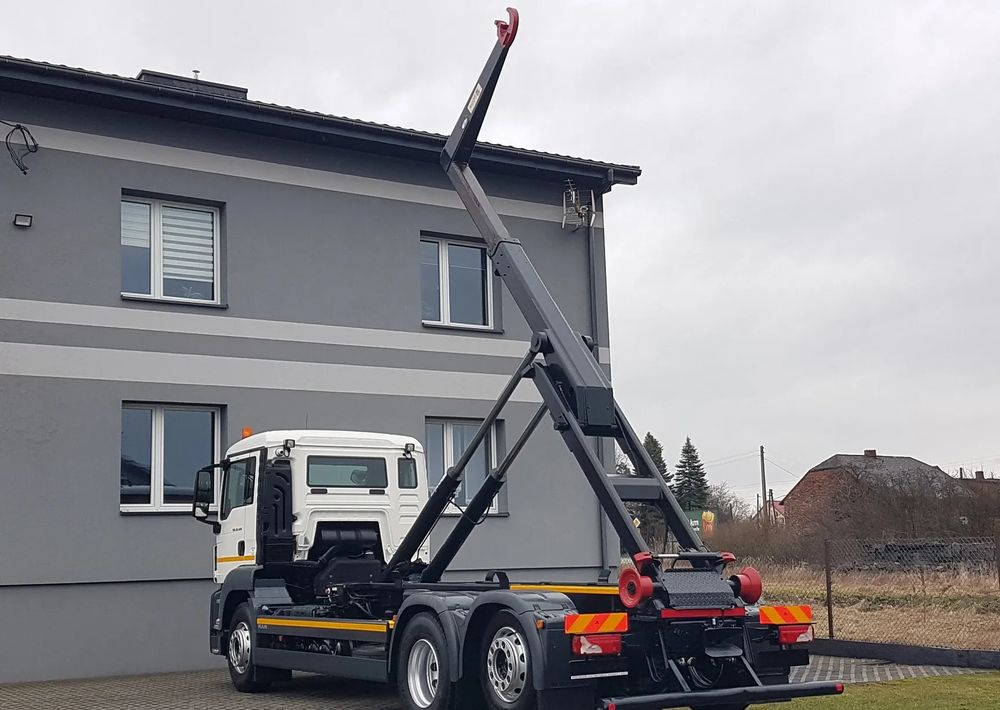 MAN TGS 26.420 E6 HAKOWIEC HS20 6x2 3-OSIE KLIMA - Hook lift truck: picture 3 MAN TGS 26.420 E6 HAKOWIEC HS20 6x2 3-OSIE KLIMA - Hook lift truck: picture 3