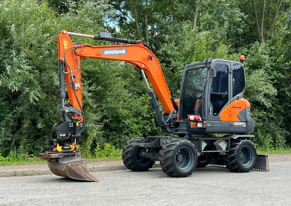 Doosan DOOSAN DX57W *ROTOTILT* 2200 Motogodzin JAK NOWA KOPARKA KOŁOWA STAN PERFEKCYJNY SPROWADZONA - Wheel excavator: picture 1 Doosan DOOSAN DX57W *ROTOTILT* 2200 Motogodzin JAK NOWA KOPARKA KOŁOWA STAN PERFEKCYJNY SPROWADZONA - Wheel excavator: picture 1