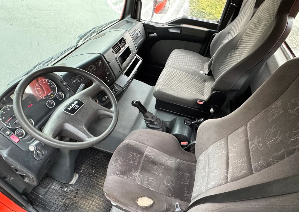 Interior photo 1: Tipper MAN TGM 18-280 MAN 4x4 HDS PALFINGER 105 KIPER WYWROTKA MEILLER BARDZO DOBRY STAN
