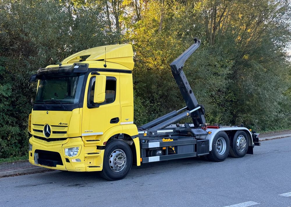 Mercedes-Benz * Hakowiec * Mercedes Antos 2543 * Sprowadzony * Stan Perfekcyjny - Hook lift truck: picture 1 Mercedes-Benz * Hakowiec * Mercedes Antos 2543 * Sprowadzony * Stan Perfekcyjny - Hook lift truck: picture 1