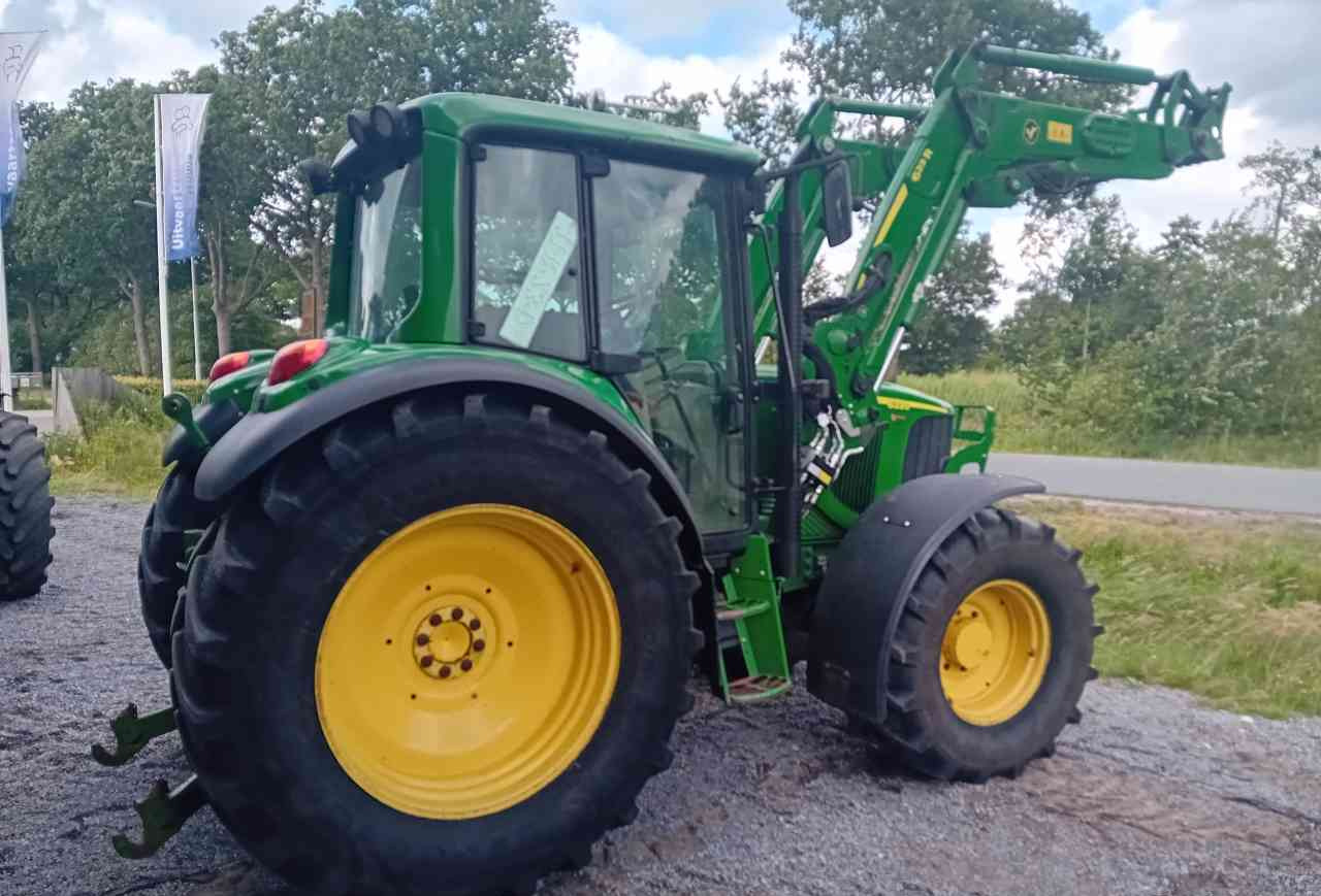John Deere 6320 met 623R voorlader - Farm tractor: picture 2 John Deere 6320 met 623R voorlader - Farm tractor: picture 2