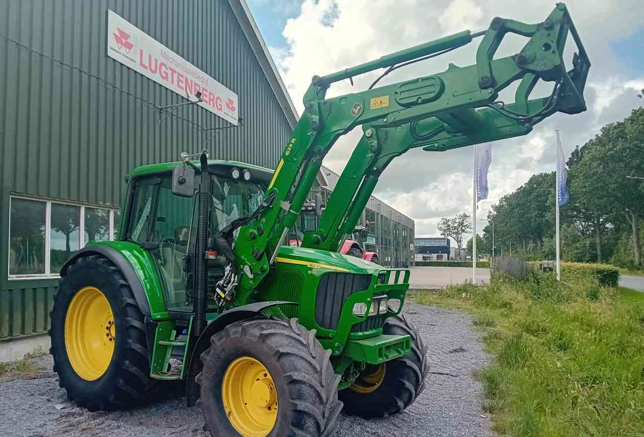 John Deere 6320 met 623R voorlader - Farm tractor: picture 1 John Deere 6320 met 623R voorlader - Farm tractor: picture 1