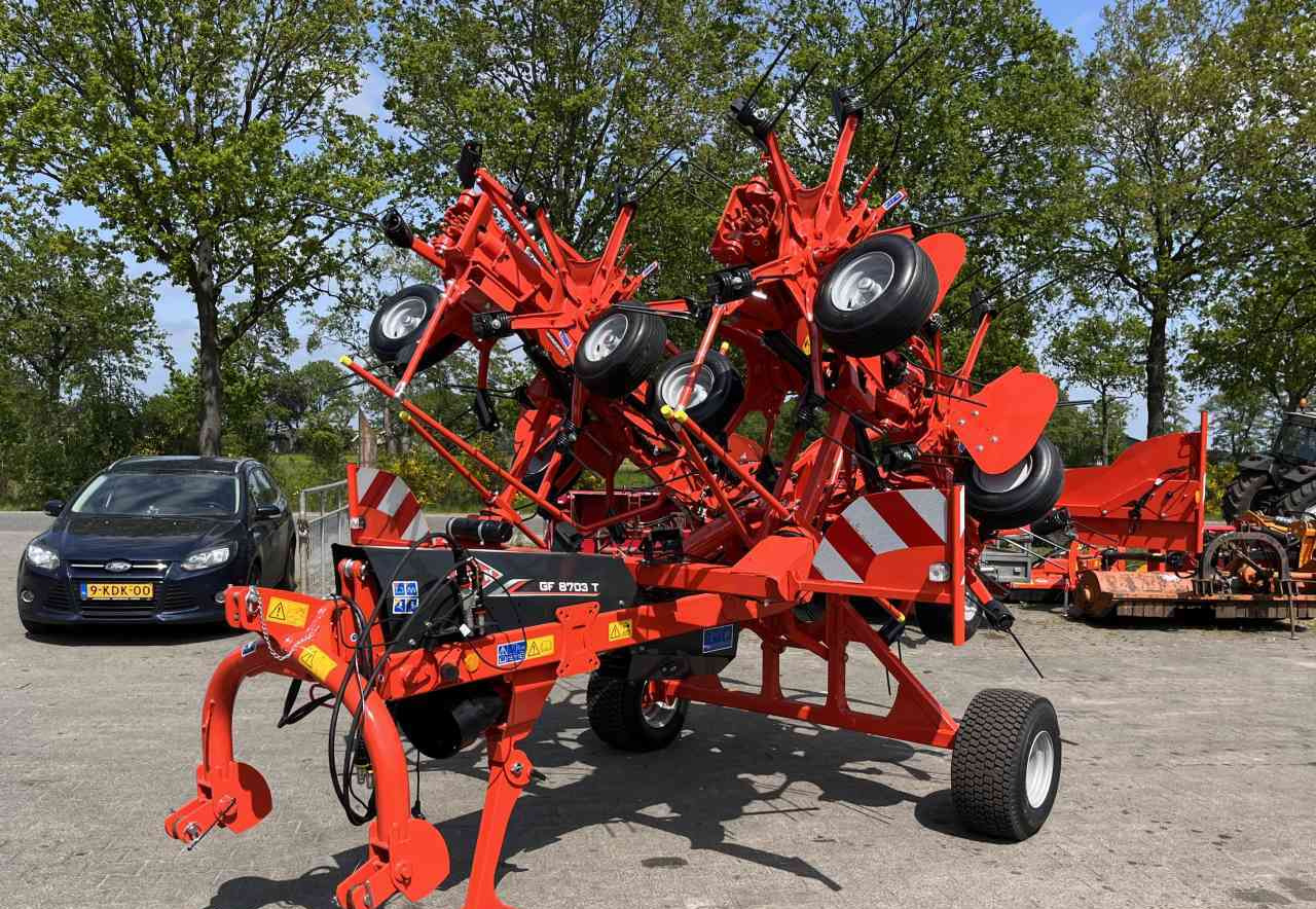 Kuhn GF8703T Schudder *Verkocht/sold* - Tedder/ Rake: picture 1 Kuhn GF8703T Schudder *Verkocht/sold* - Tedder/ Rake: picture 1