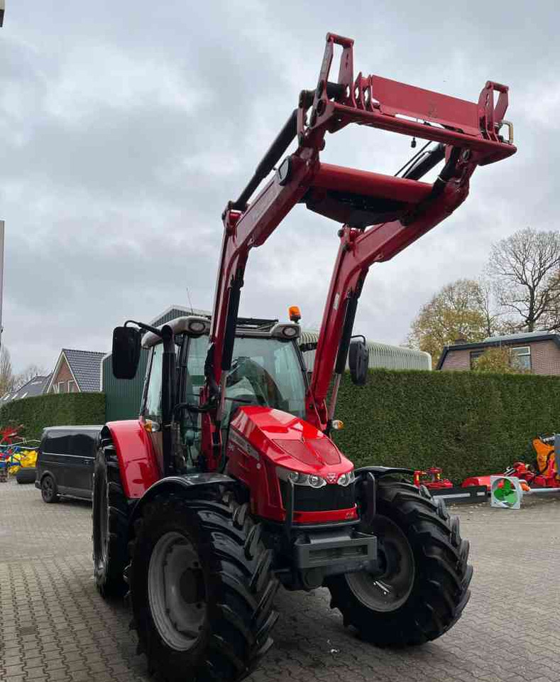 Massey Ferguson 5710S Dyna-4 Essential *Verkocht/sold* - Farm tractor: picture 3 Massey Ferguson 5710S Dyna-4 Essential *Verkocht/sold* - Farm tractor: picture 3