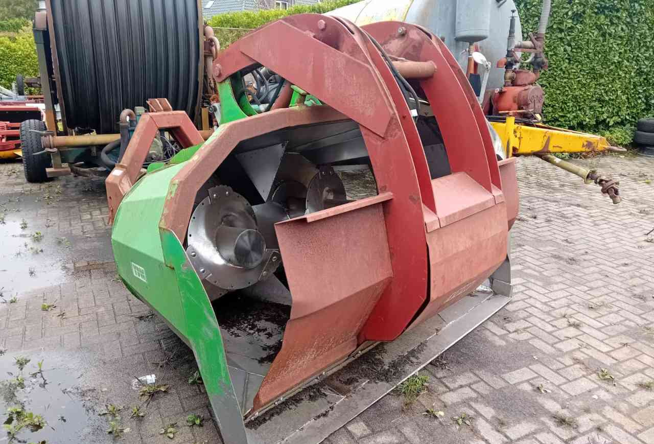 VDW Verticale Mengbak 2,40m voermachines - Forage mixer wagon: picture 4 VDW Verticale Mengbak 2,40m voermachines - Forage mixer wagon: picture 4