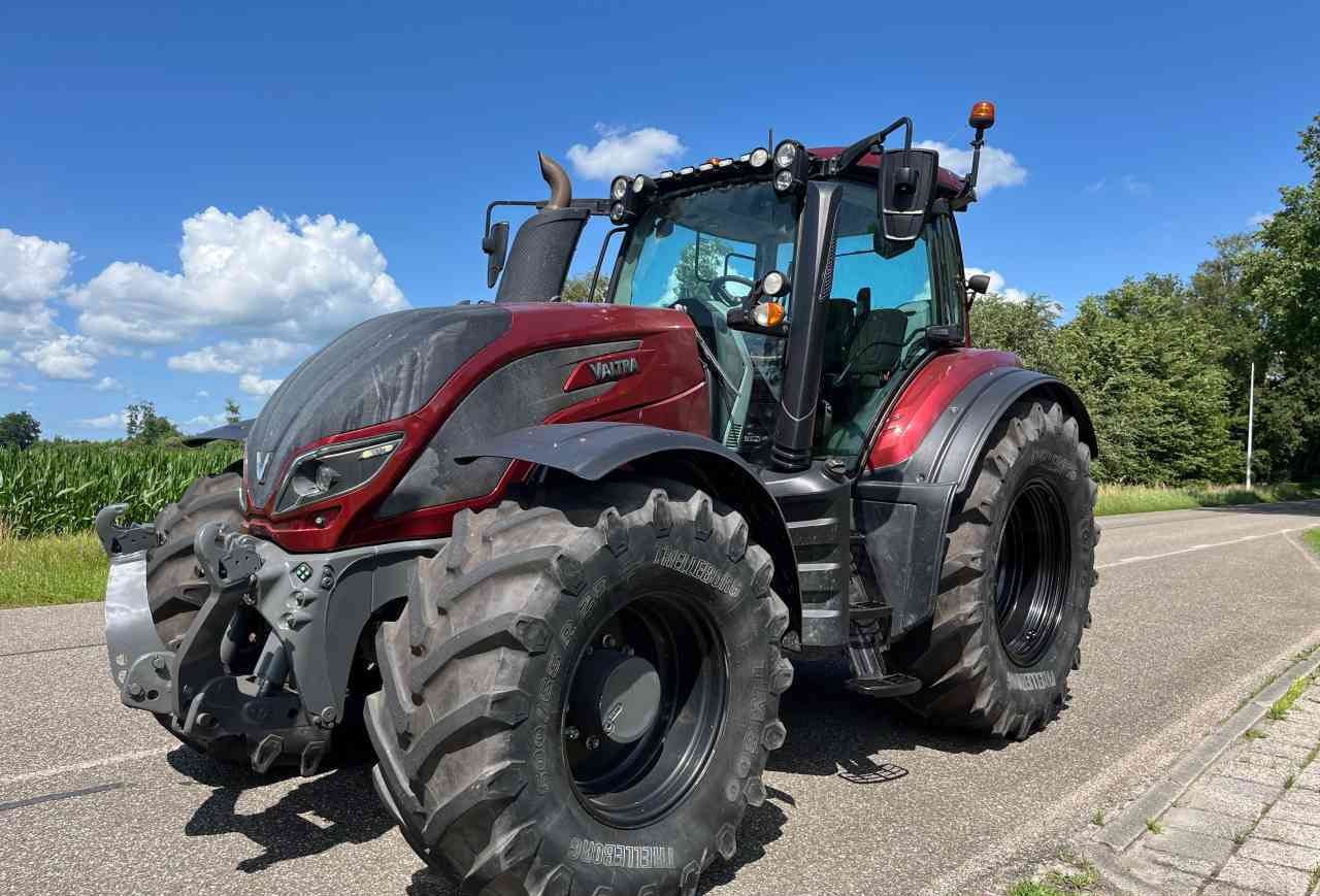 Valtra T234 Direct Tractoren - Farm tractor: picture 2 Valtra T234 Direct Tractoren - Farm tractor: picture 2