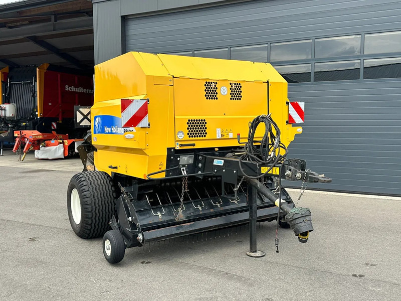 New Holland BR6090 balenpers - Agricultural machinery: picture 1 New Holland BR6090 balenpers - Agricultural machinery: picture 1