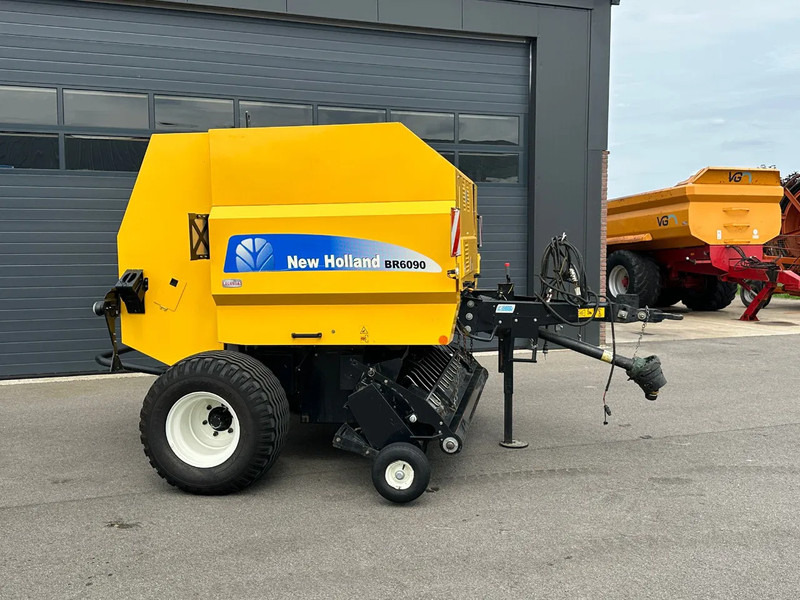 New Holland BR6090 balenpers - Agricultural machinery: picture 2 New Holland BR6090 balenpers - Agricultural machinery: picture 2