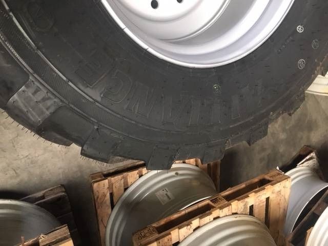 Wheels and tires for Agricultural machinery BKT 650/55 R26.5 BKT FL 630 op velg: picture 10