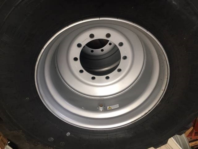 Wheels and tires for Agricultural machinery BKT 650/55 R26.5 BKT FL 630 op velg: picture 11