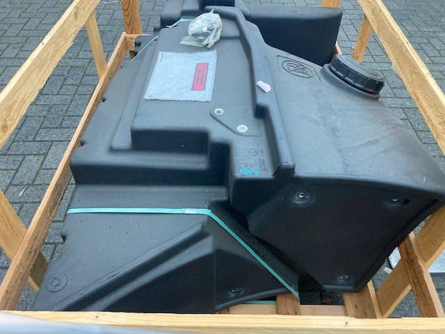 New Holland brandstoftank FR hakselaar Fueltank - Fuel tank for Agricultural machinery: picture 1 New Holland brandstoftank FR hakselaar Fueltank - Fuel tank for Agricultural machinery: picture 1