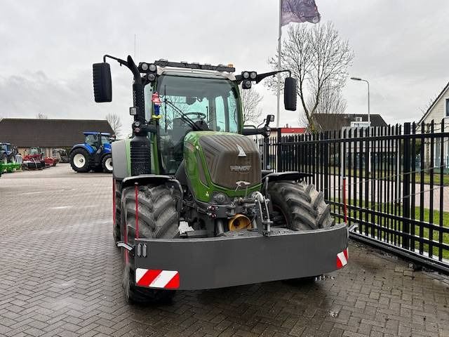 Trekkerbumper Tractorbumper met opbergkist - Spare parts for Agricultural machinery: picture 2 Trekkerbumper Tractorbumper met opbergkist - Spare parts for Agricultural machinery: picture 2
