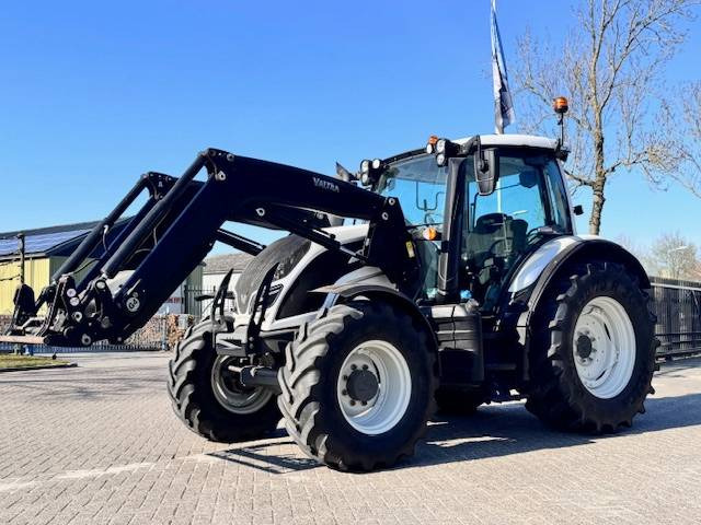 Valtra N104 Hitech5 met voorlader 4700 uur! - Farm tractor: picture 1 Valtra N104 Hitech5 met voorlader 4700 uur! - Farm tractor: picture 1