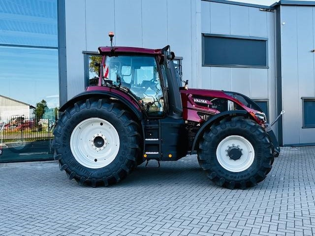 Valtra Q305 DEMO Super Compleet! - Farm tractor: picture 4 Valtra Q305 DEMO Super Compleet! - Farm tractor: picture 4