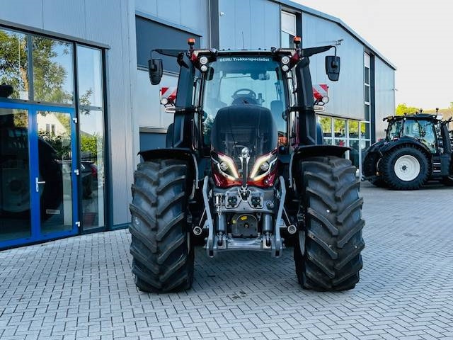 Valtra Q305 DEMO Super Compleet! - Farm tractor: picture 5 Valtra Q305 DEMO Super Compleet! - Farm tractor: picture 5