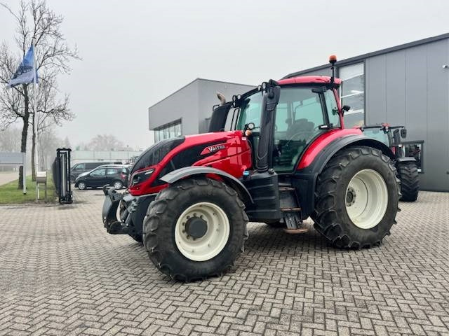 Valtra T144 Hitech - Farm tractor: picture 1 Valtra T144 Hitech - Farm tractor: picture 1