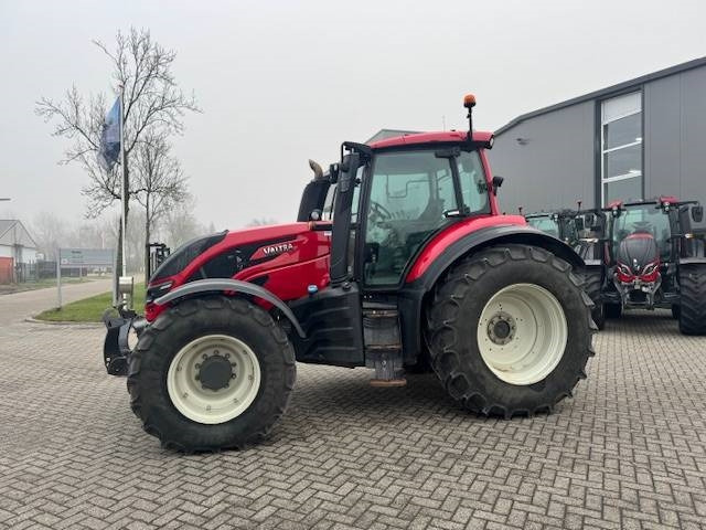 Valtra T144 Hitech - Farm tractor: picture 2 Valtra T144 Hitech - Farm tractor: picture 2