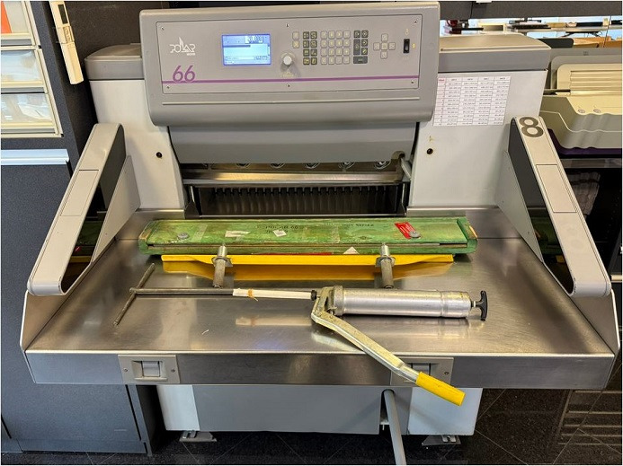 POLAR 66 E - Paper cutting machine: picture 2 POLAR 66 E - Paper cutting machine: picture 2