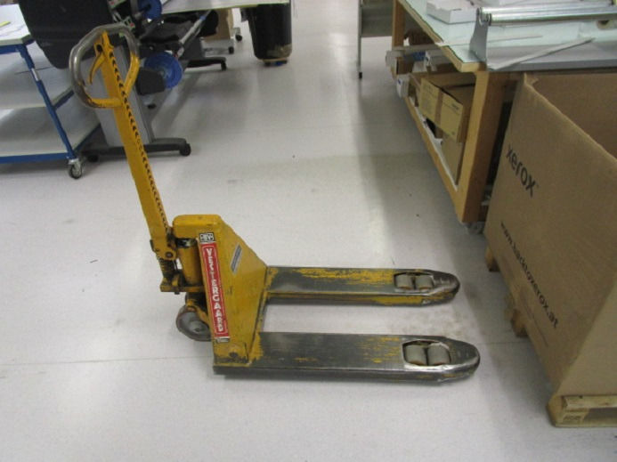 ROLLI ROHRER MARTI - Pallet truck: picture 1 ROLLI ROHRER MARTI - Pallet truck: picture 1