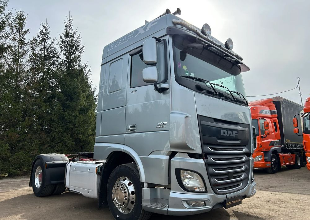 DAF XF 106 440 KM / AUTOMAT / RETARDER / HYDRAULIKA HYVA / ALUFELGI ALCOA / 2017 ROK !! - Tractor unit: picture 1 DAF XF 106 440 KM / AUTOMAT / RETARDER / HYDRAULIKA HYVA / ALUFELGI ALCOA / 2017 ROK !! - Tractor unit: picture 1