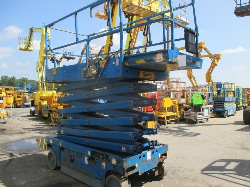 Haulotte Compact 14 - Scissor lift: picture 4 Haulotte Compact 14 - Scissor lift: picture 4