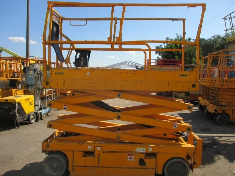 Haulotte Compact 8 - Scissor lift: picture 4 Haulotte Compact 8 - Scissor lift: picture 4