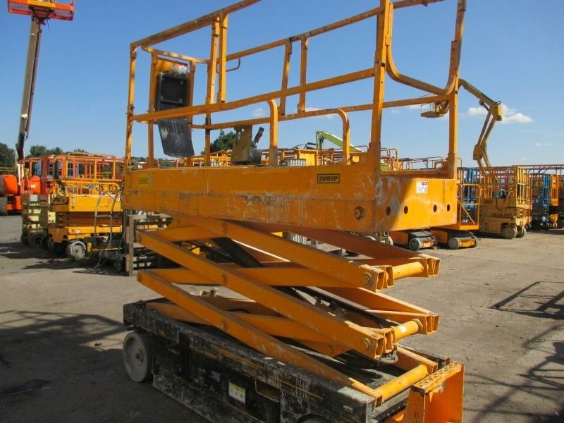 Haulotte Compact 8 - Scissor lift: picture 2 Haulotte Compact 8 - Scissor lift: picture 2