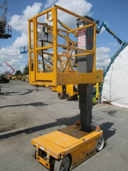 SkyJack SJ 12 - Vertical mast lift: picture 2 SkyJack SJ 12 - Vertical mast lift: picture 2