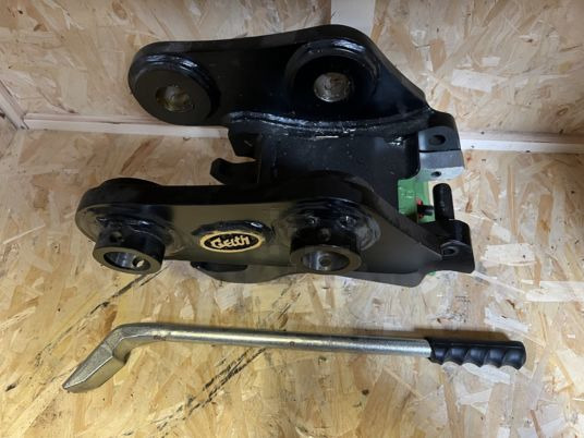 Attache rapide pour minipelle de 2T à 4T - Quick coupler: picture 2 Attache rapide pour minipelle de 2T à 4T - Quick coupler: picture 2