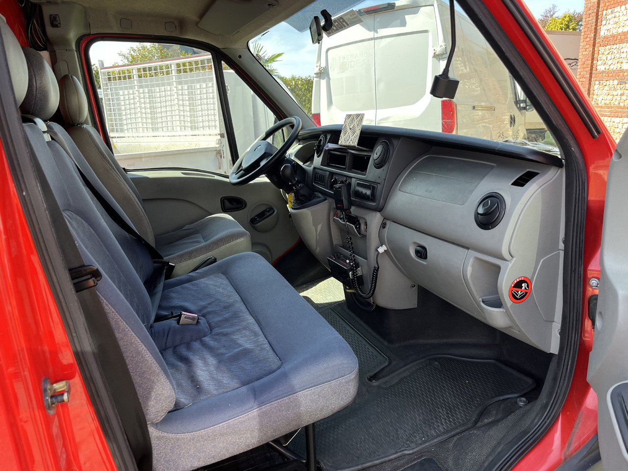 RENAULT Master 2L5 dci120cv - Ambulance: picture 3 RENAULT Master 2L5 dci120cv - Ambulance: picture 3