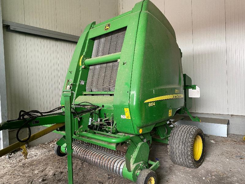 JOHN DEERE 864 - Round baler: picture 1 JOHN DEERE 864 - Round baler: picture 1