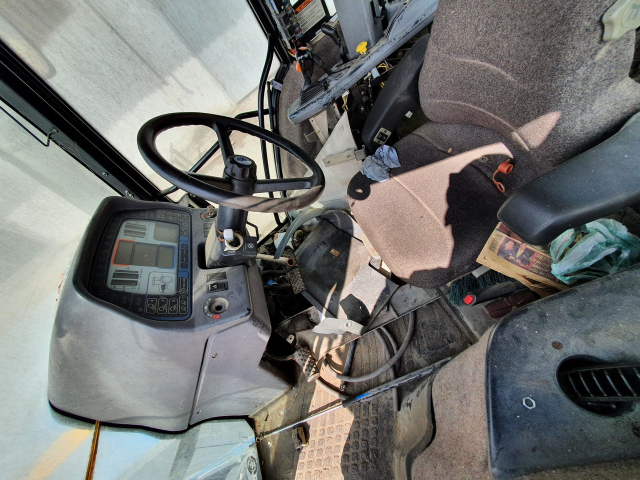 Leasing of NEW HOLLAND 8970 Tractor 4×4 NEW HOLLAND 8970 Tractor 4×4: picture 7 Leasing of NEW HOLLAND 8970 Tractor 4×4 NEW HOLLAND 8970 Tractor 4×4: picture 7