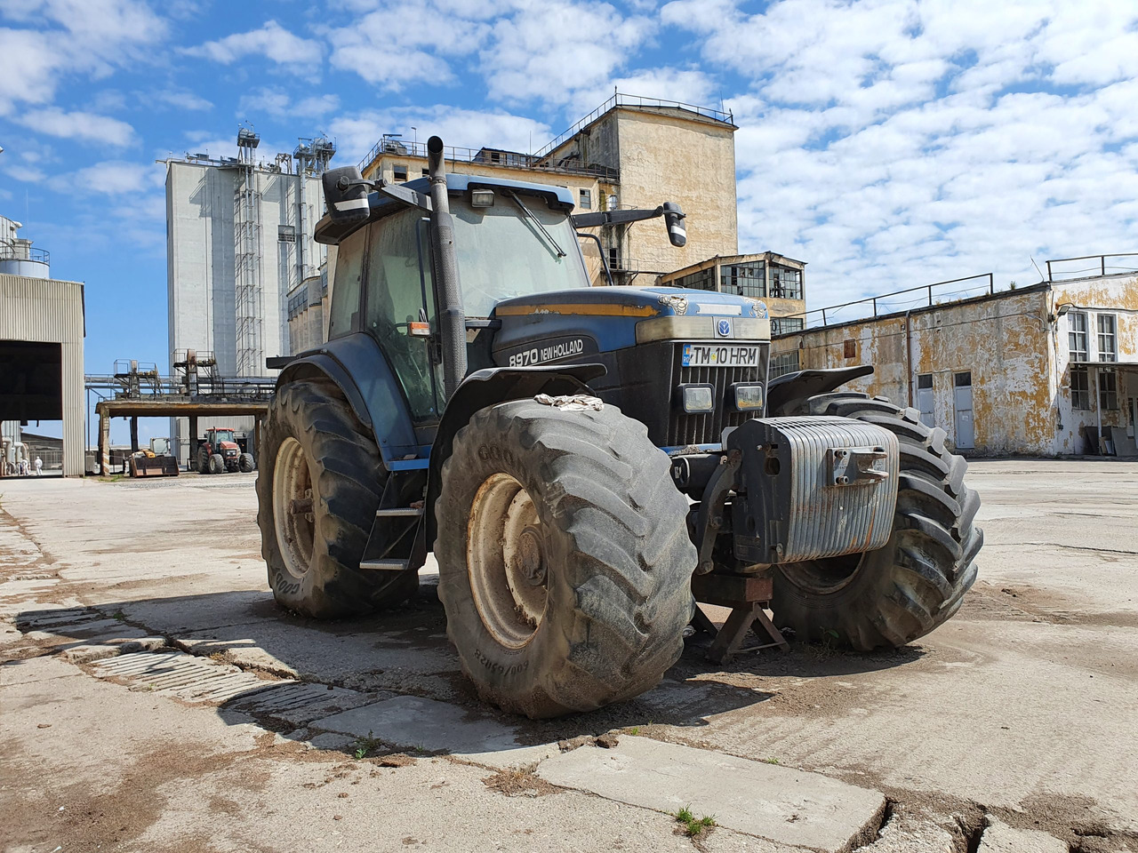 Leasing of NEW HOLLAND 8970 Tractor 4×4 NEW HOLLAND 8970 Tractor 4×4: picture 8 Leasing of NEW HOLLAND 8970 Tractor 4×4 NEW HOLLAND 8970 Tractor 4×4: picture 8