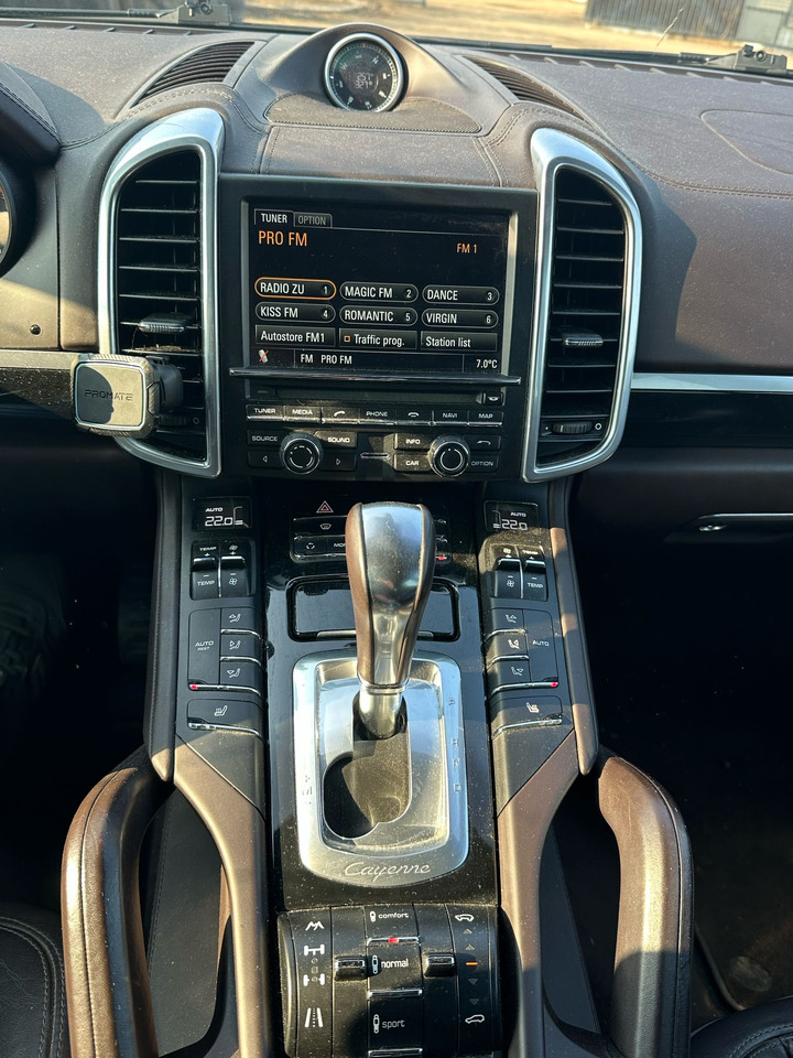 SUV PORSCHE CAYENNE: picture 6