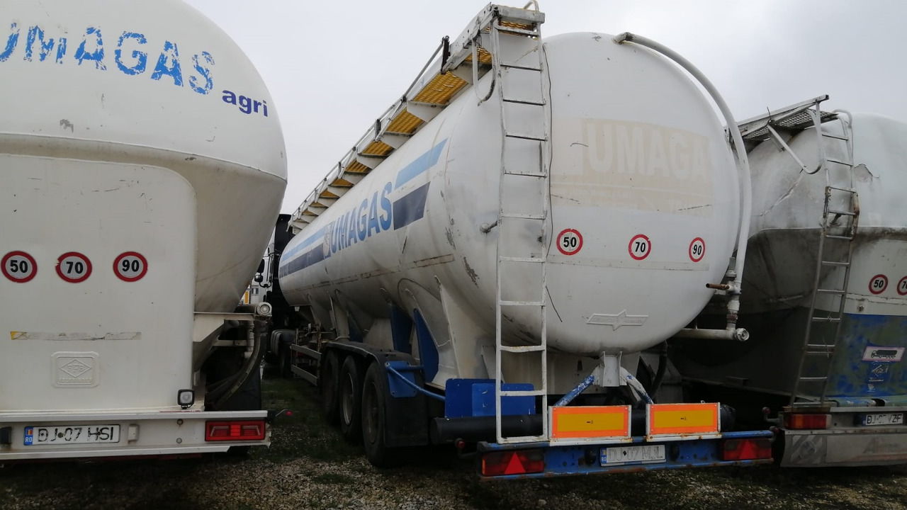 SPITZER Tank/Silo 57,000 l 4 Compartments for Powders/Feed/Water//Liquid Fertilizer/etc. - Silo semi-trailer: picture 4 SPITZER Tank/Silo 57,000 l 4 Compartments for Powders/Feed/Water//Liquid Fertilizer/etc. - Silo semi-trailer: picture 4