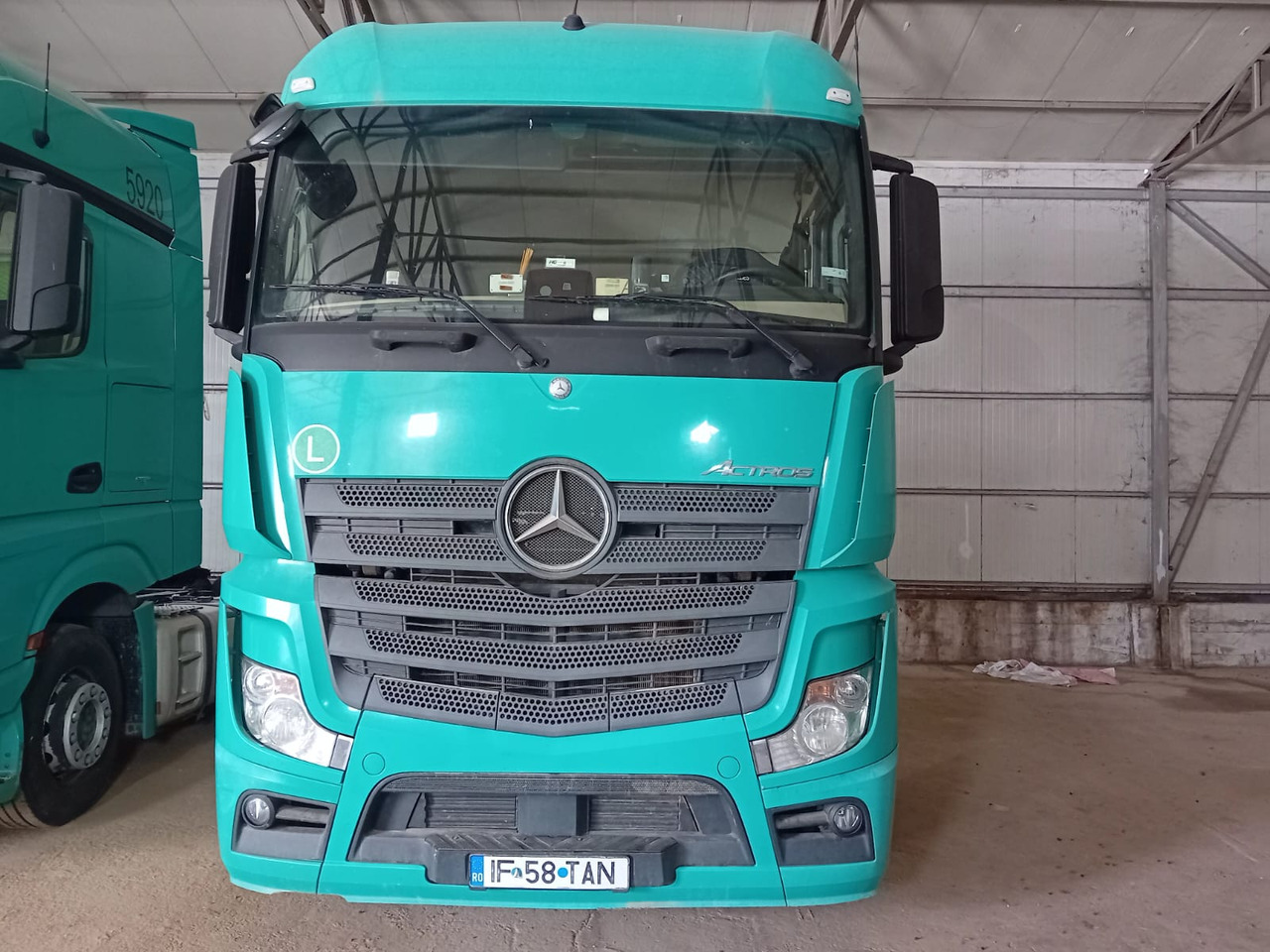 Mercedes-Benz Actros 18.45 - Tractor unit: picture 3 Mercedes-Benz Actros 18.45 - Tractor unit: picture 3